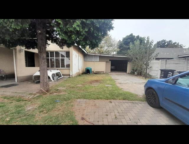 4 BEDROOM HOUSE FOR SALE IN KEMPTON PARK WEST